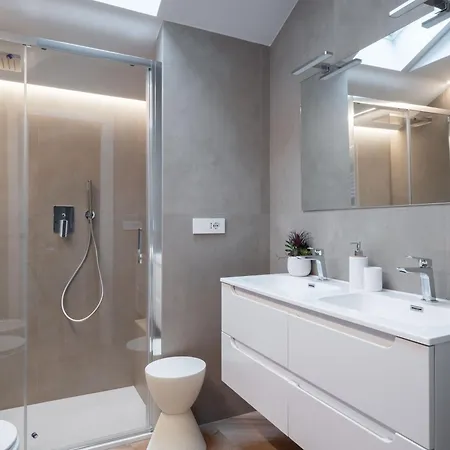 Appartement Design On 2 Levels Via Della Spiga *
