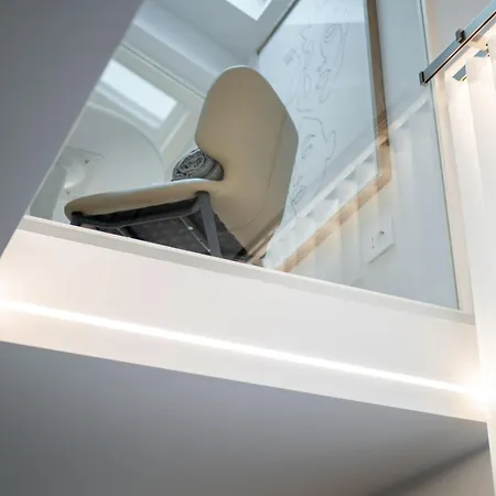 Design On 2 Levels Via Della Spiga *